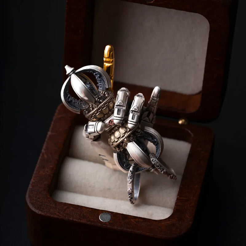 Mechanical bionic hand pendant